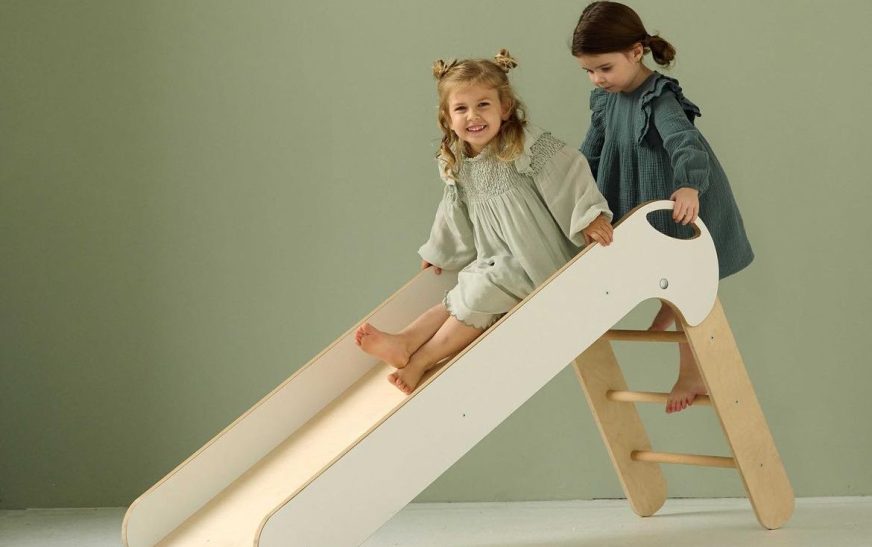 A csúszdázás mögötti pedagógia: miért imádják a gyerekek minden korban?